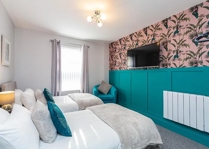 Beachfront Apartment 3 Bedrooms Sleeps 7 - Gateway To The Lake District - Newly Refurbished