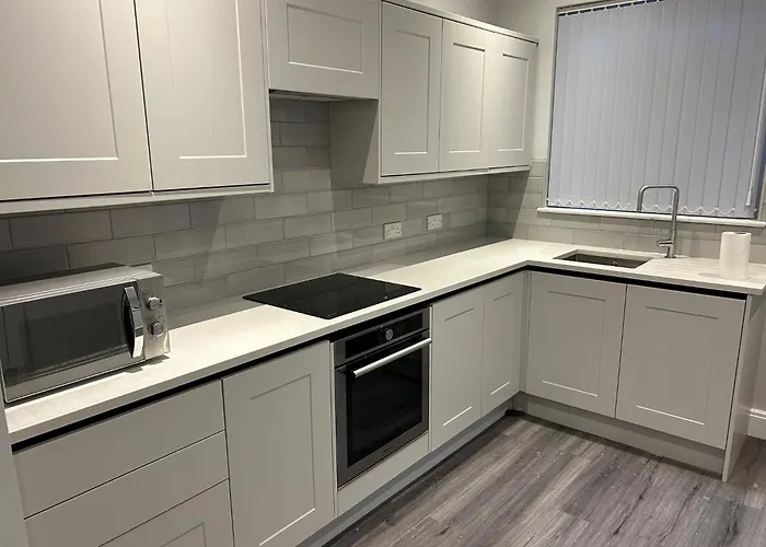 Beachfront Apartment 3 Bedrooms Sleeps 7 - Gateway To The Lake District - Newly Refurbished