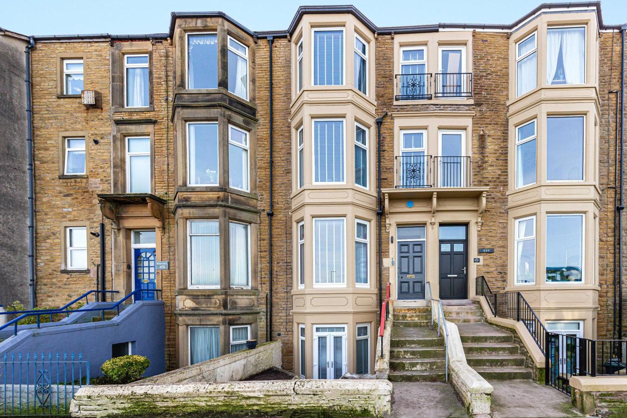 Beachfront 3 Bedrooms Sleeps 7 - Gateway To The District - Newly Refurbished Apartment