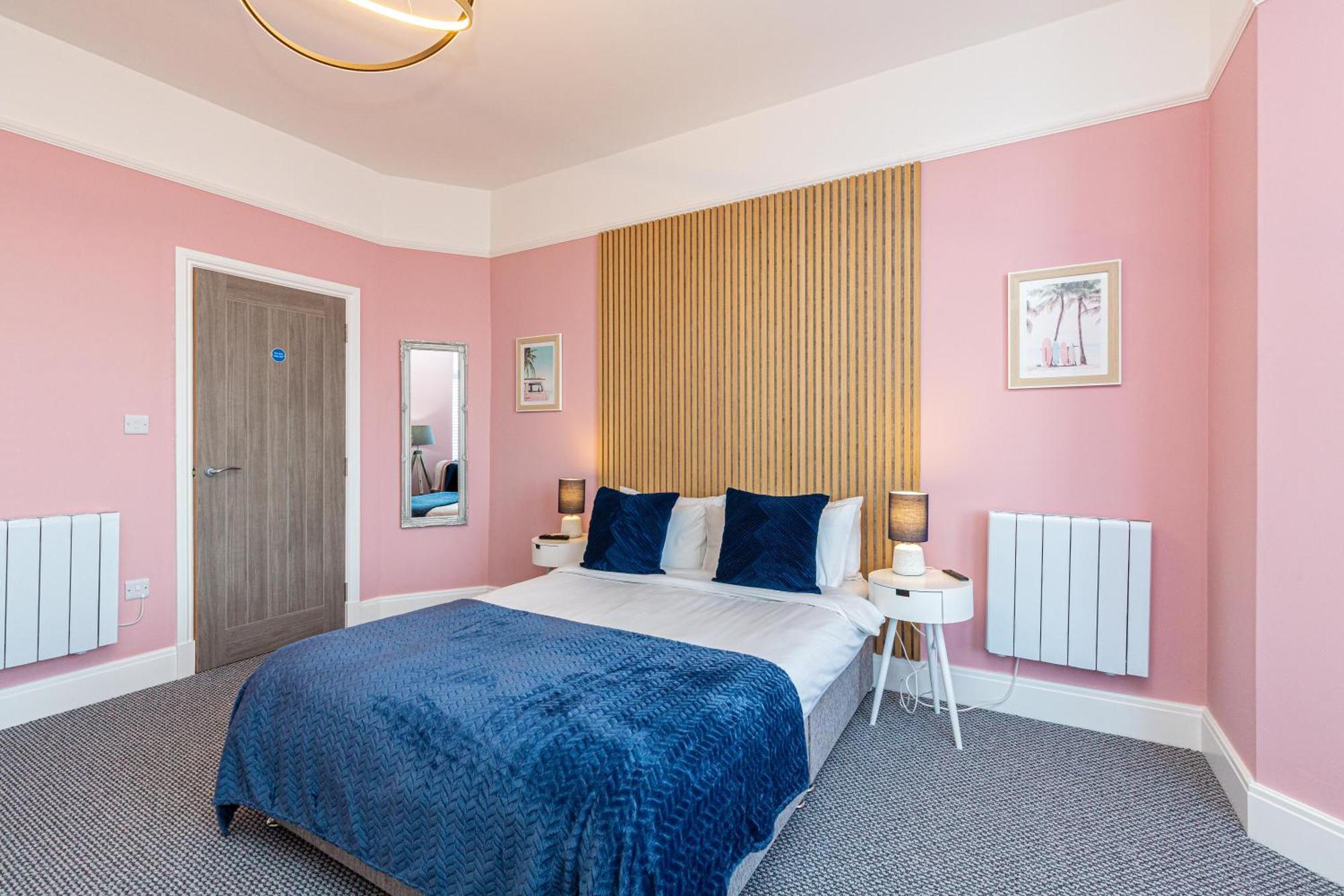 Beachfront 3 Bedrooms Sleeps 7 - Gateway To The District - Newly Refurbished * Morecambe