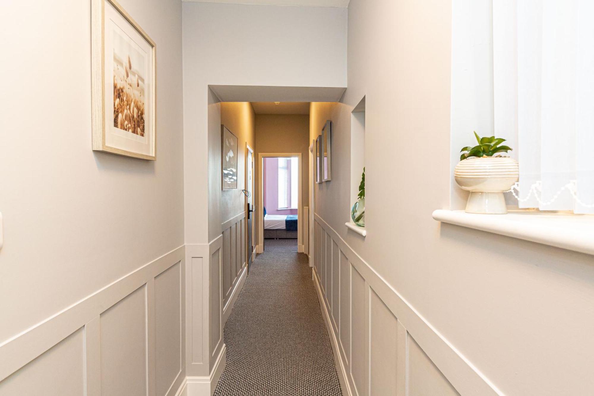 Beachfront 3 Bedrooms Sleeps 7 - Gateway To The District - Newly Refurbished Apartment Morecambe