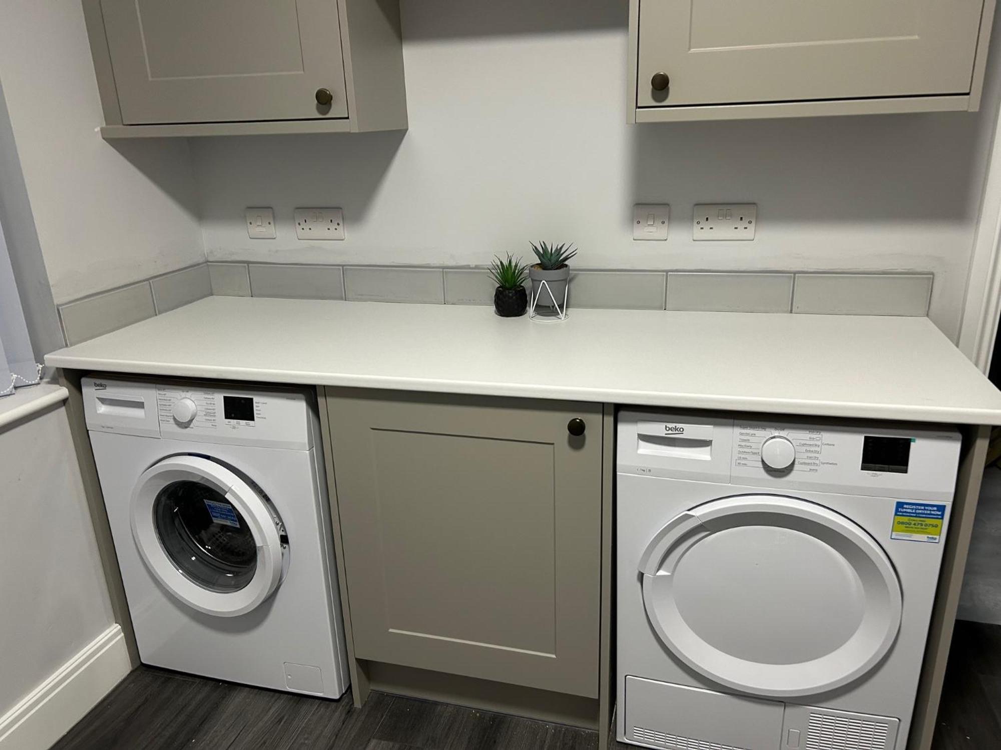 Beachfront 3 Bedrooms Sleeps 7 - Gateway To The District - Newly Refurbished *