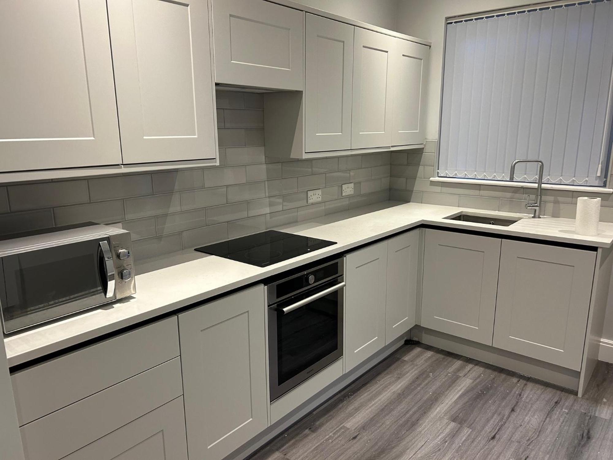 Apartment Beachfront 3 Bedrooms Sleeps 7 - Gateway To The District - Newly Refurbished *