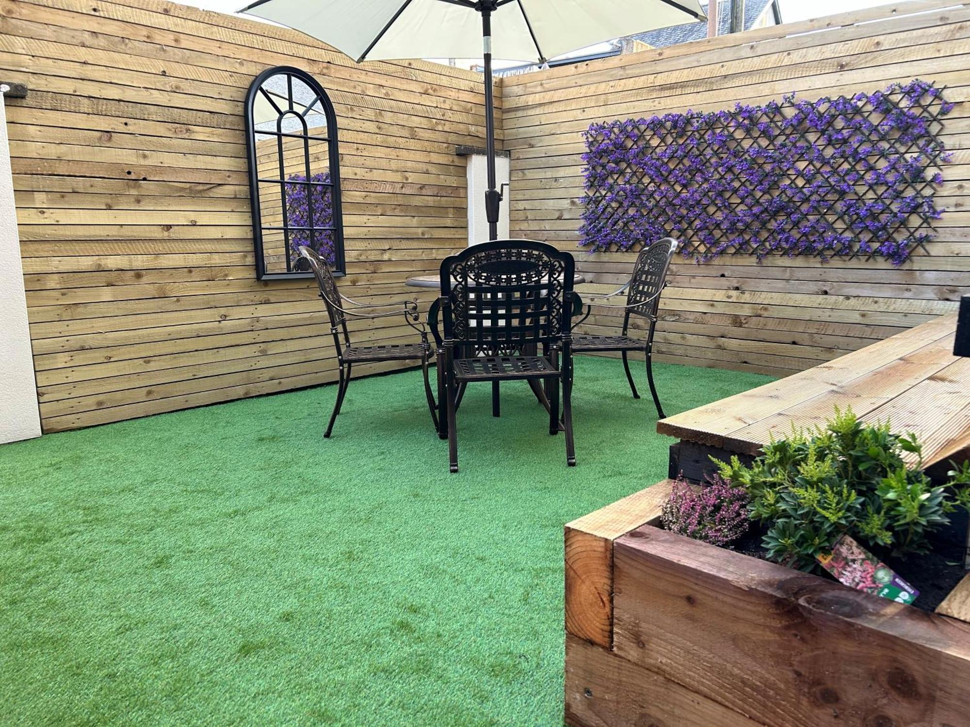 Beachfront 3 Bedrooms Sleeps 7 - Gateway To The District - Newly Refurbished Apartment *